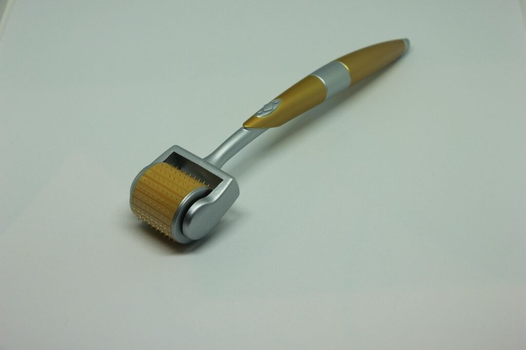 Microneedling naturligt – en effektiv behandling mod ar og hudfornyelse